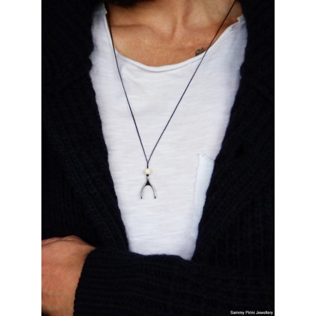 Ανδρικό μενταγιόν Γιάντες Howlite white KLA0038